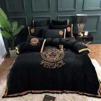 Постельное белье Versace с вышивкой -Черное